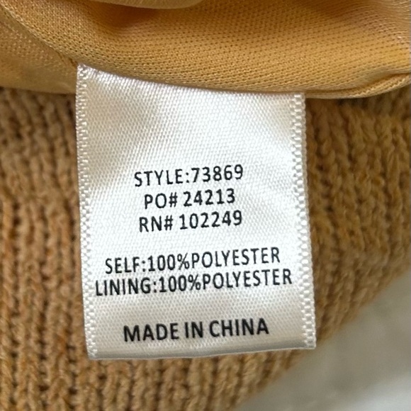 🍂🍁Fall Sweater Shorts Romper! SUPER CUTE Yellow Wrap Tie wrap! Size S. 🍂🍁 - Picture 9 of 10